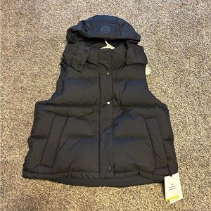Lululemon Copped Wonderpuff NWT
Size 12
Retail $228